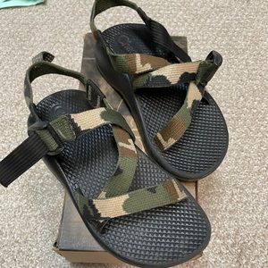 Boys Chaco Camo sandals Size 1